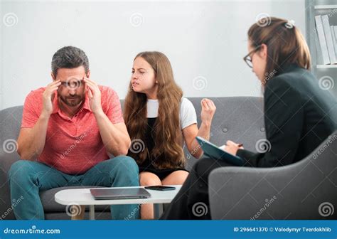 Immagine di una sessione di terapia familiare