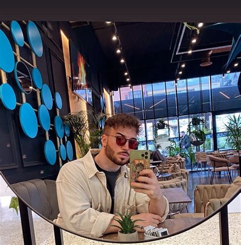 Infografica che confronta le capacità di percezione sociale in uomini e donne sane rispetto a pazienti con schizofrenia