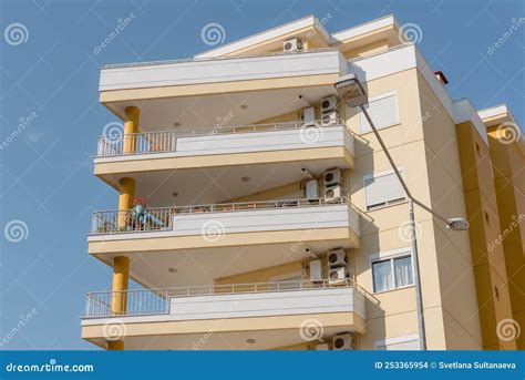 Edificio residenziale con balconi