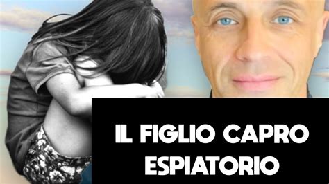 Infografica: I Ruoli nella Famiglia Narcisista: Bambino d'Oro vs Capro Espiatorio