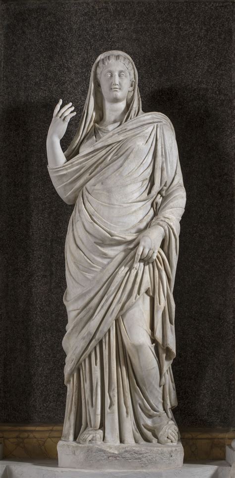 Antica statua romana con tracce di pittura