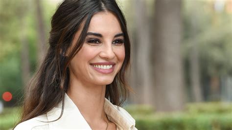 Francesca Chillemi in posa yoga