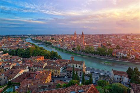 Vista panoramica di Verona con l'Arena