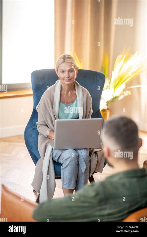 Psicoanalista in colloquio con paziente