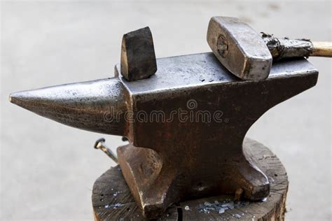 Martello, oggetto contundente