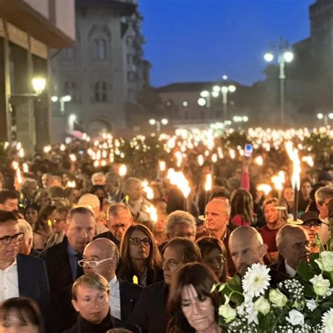 Folla ai funerali di Barbara Capovani
